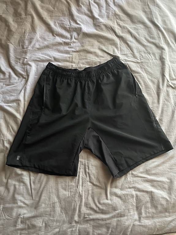 Lots de vêtements: Shorts de sport – D'occasion à Lucens par lisacc 1