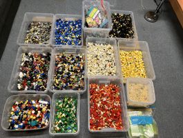 Ca. 7000-7500 Lego Figuren
