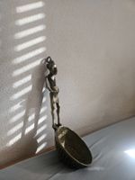 Afrikanischer Figurenlöffel aus Bronze/Messing – Westafrika