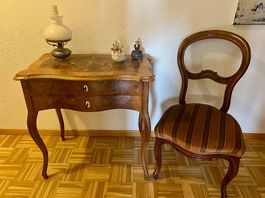 Antikes Nussbaum Möbeli + Spiegel Goldrahmen
