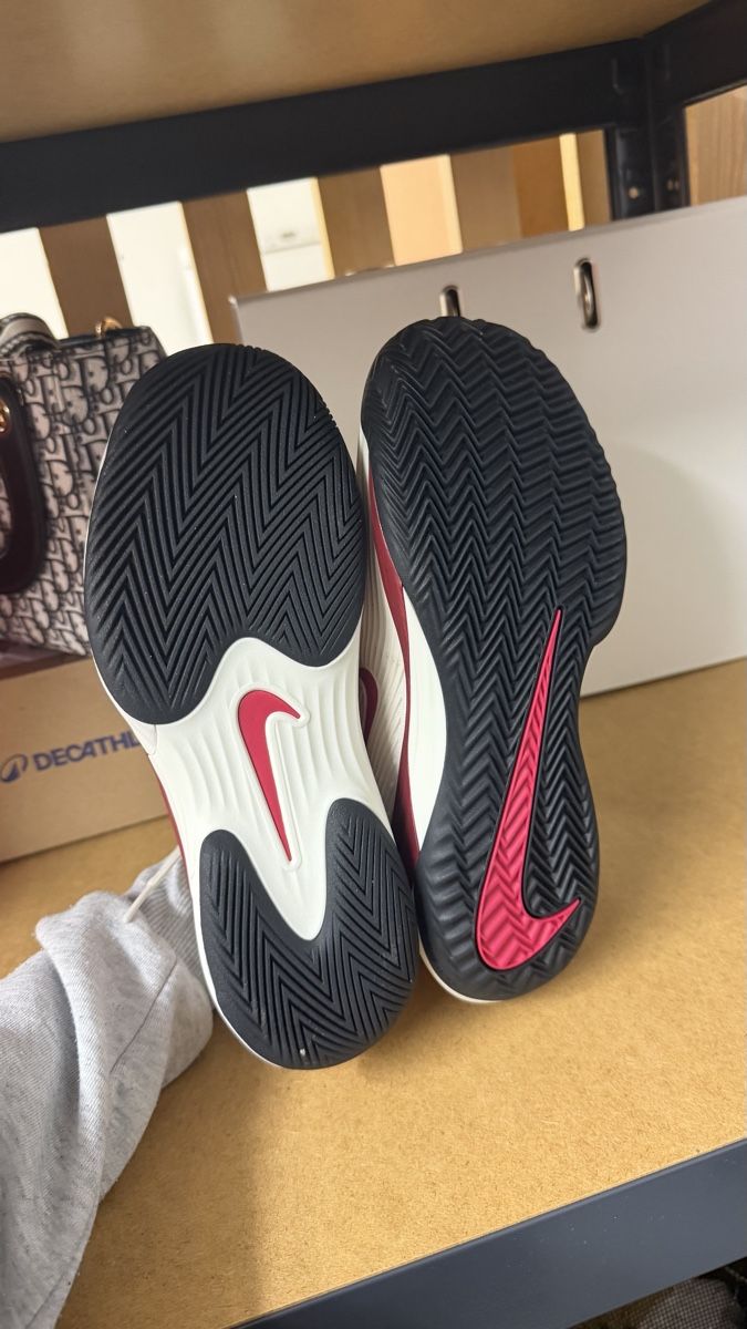 Damenschuhe: Tennis Schuhe Allcourt – Neu und originalverpackt aus Seuzach von aes_xj6f 1