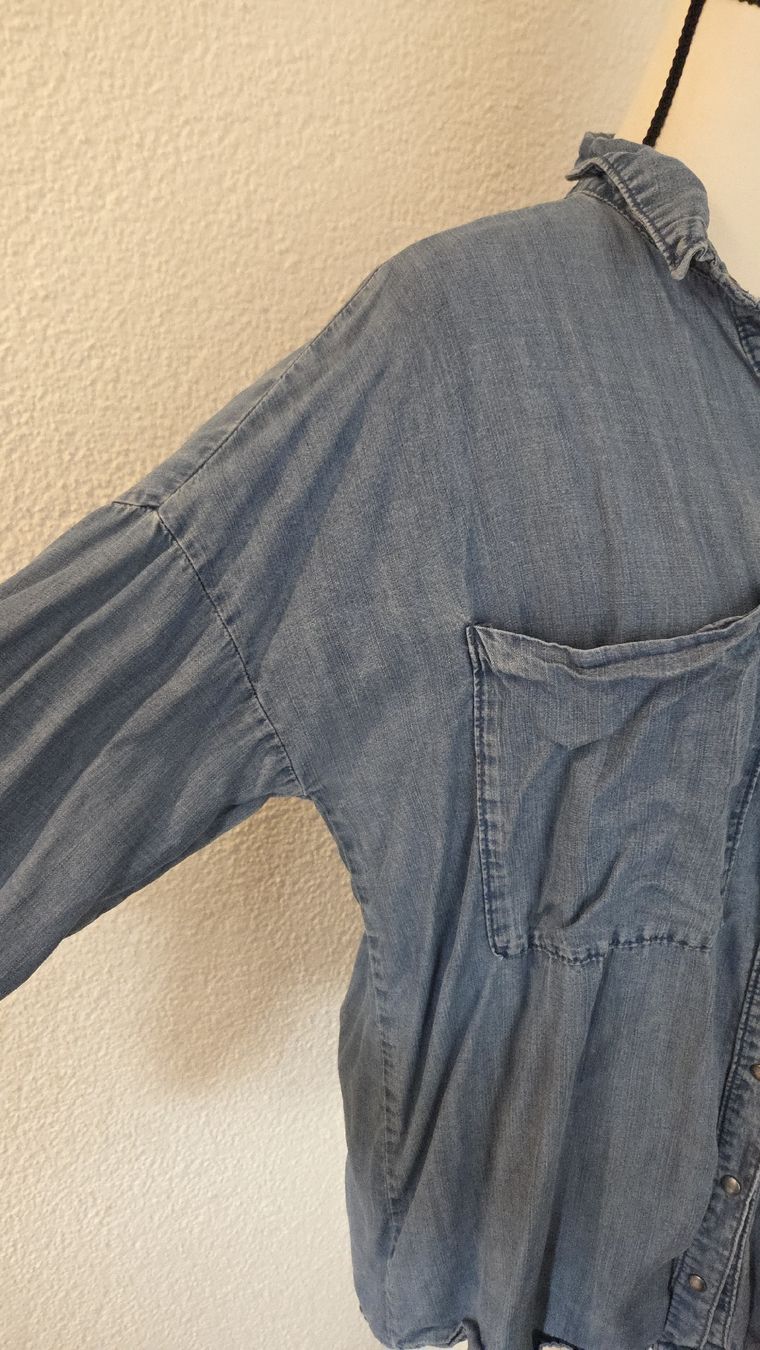Only Camicette: ONLY Jeanshemd Gr. 38 Oversized Lyocell – Usato da Näfels venduto da CH.Kchlineknopf 1