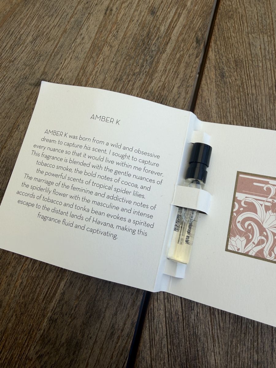 Profumi & Eau de Toilette: Amber K Ella K 2ml Original Duftprobe – Nuovo (secondo la descrizione) da Meierskappel venduto da Philium 1