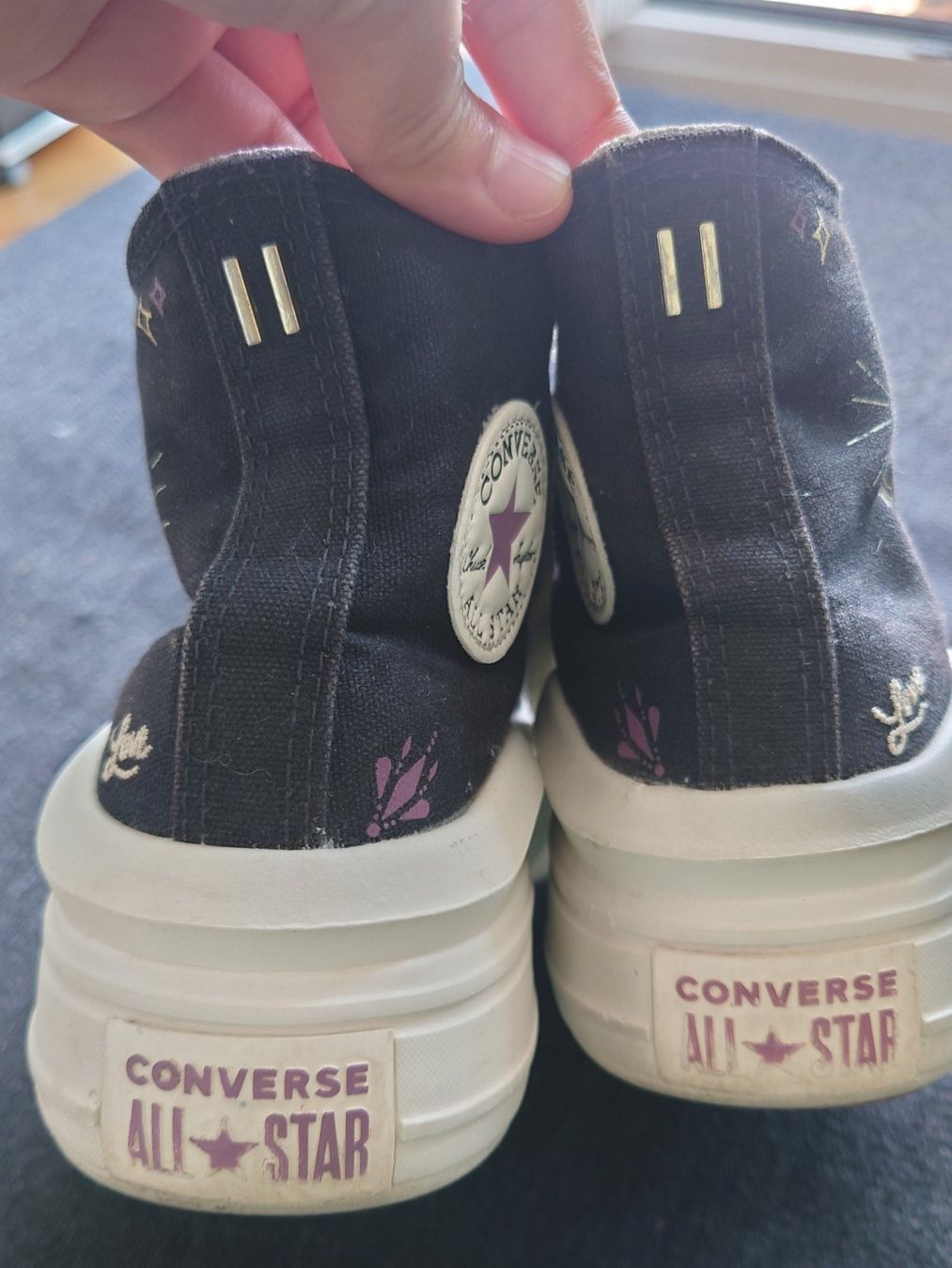 Converse Chaussures filles: Baskets Converse All Star compensées noires taille 36 – D'occasion à Vevey par MAMA-a-Vevey 1