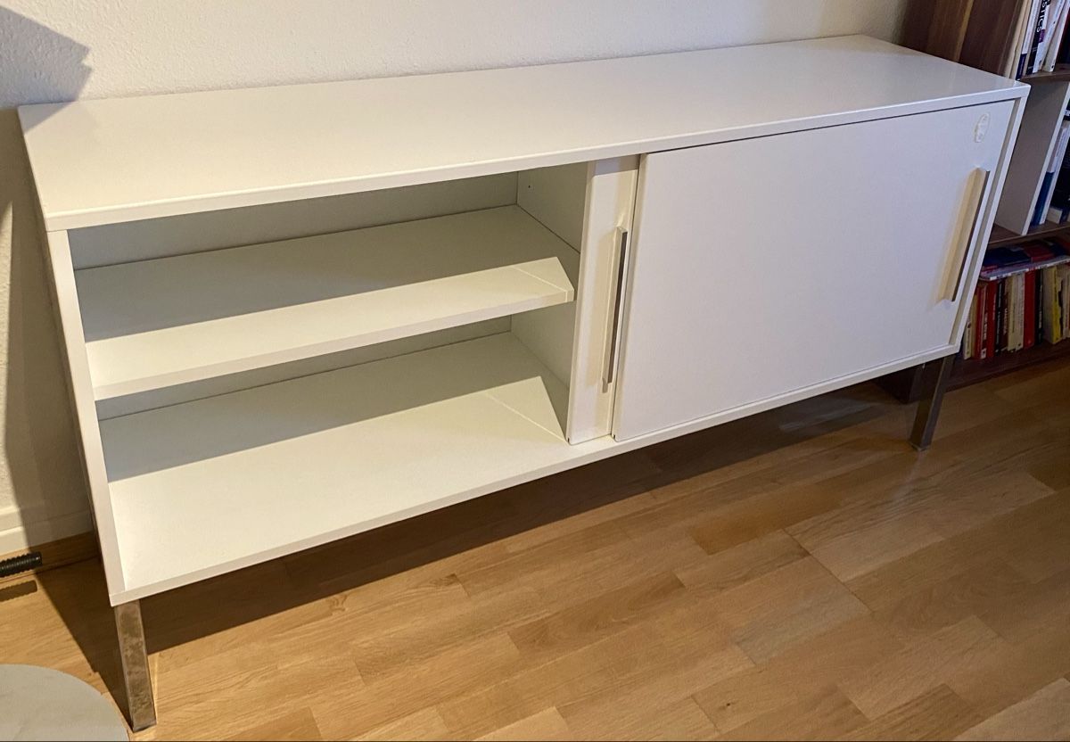 Weisses Sideboard mit Schiebetüren (Gebraucht) in für CHF 1 – nur Abholung auf Ricardo kaufen