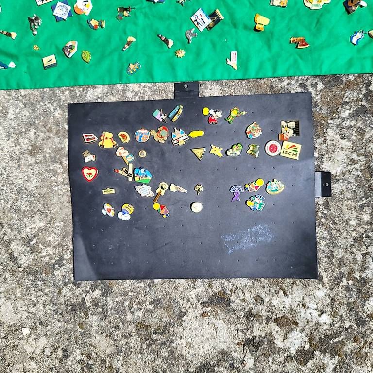 Placchette & Badge: Pins collection – Usato da Bussigny venduto da DOC1030 2