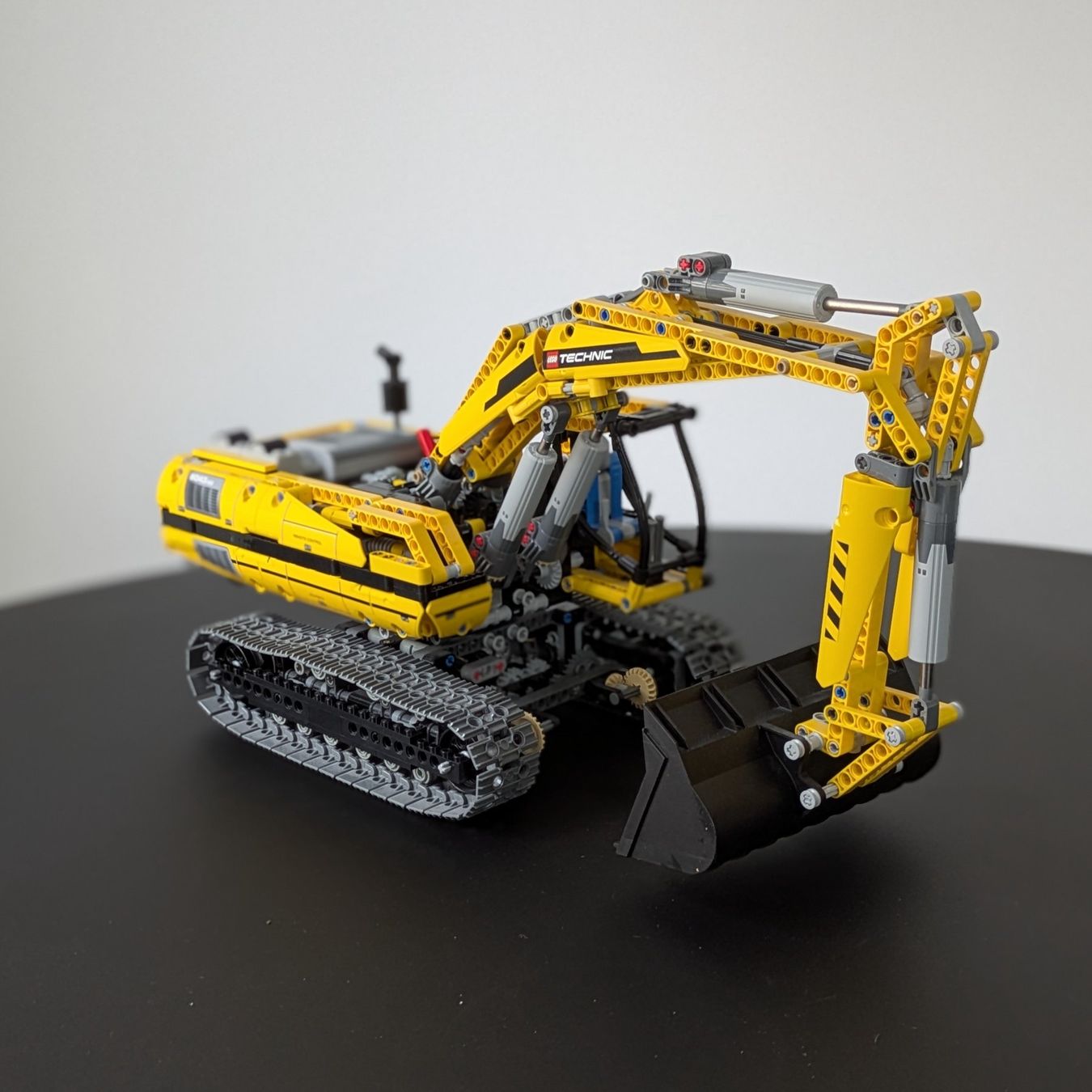 Lego Jeux de construction: LEGO TECHNIC 8043 - Motorized Excavator (2010) - – D'occasion à lausanne par searno 1