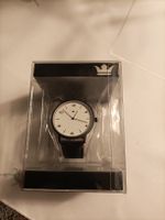 Elegante Damen Armbanduhr, neuwertig und ungetragen im Origi