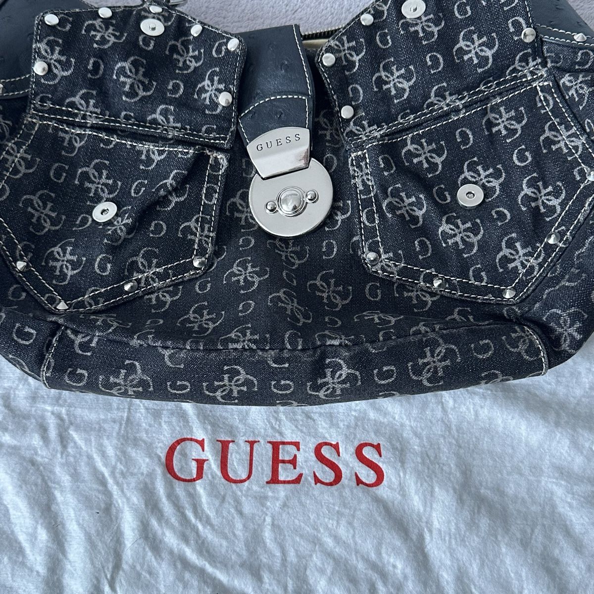 Guess Borse da donna: Guess Vintage Monogram Hand Bag – Usato da Givisiez venduto da dor_xb9k 9