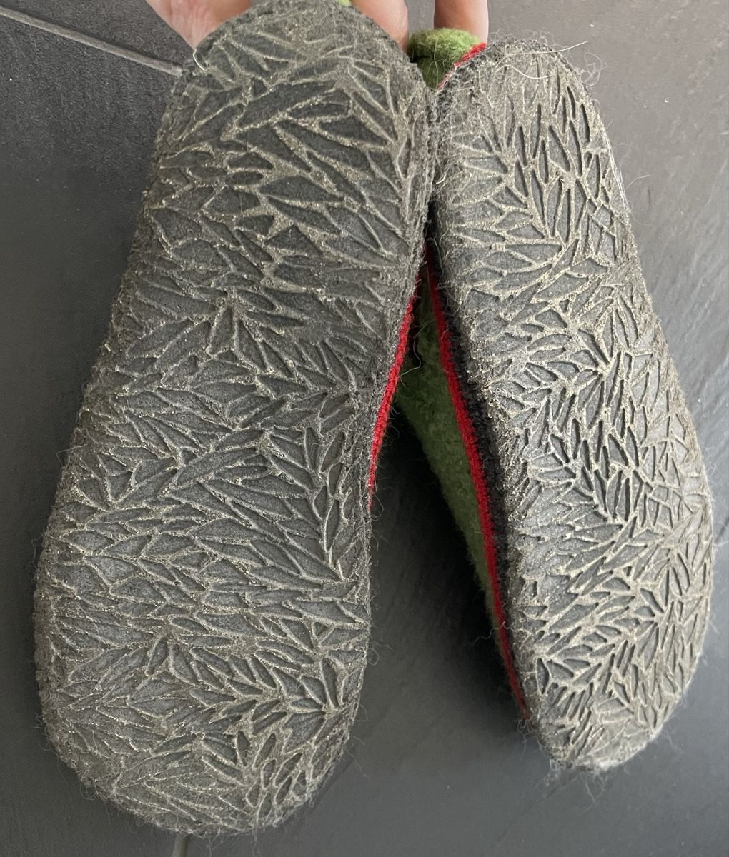 Scarpe per ragazzi: Hausschuhe, Grösse 33 – Usato da Oberentfelden venduto da Barbabella21 1