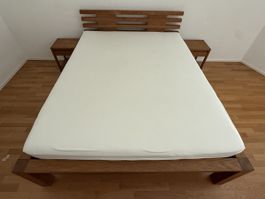 Exklusives Massivholz-Bett 160×200 mit 2 Nachttischen Top!