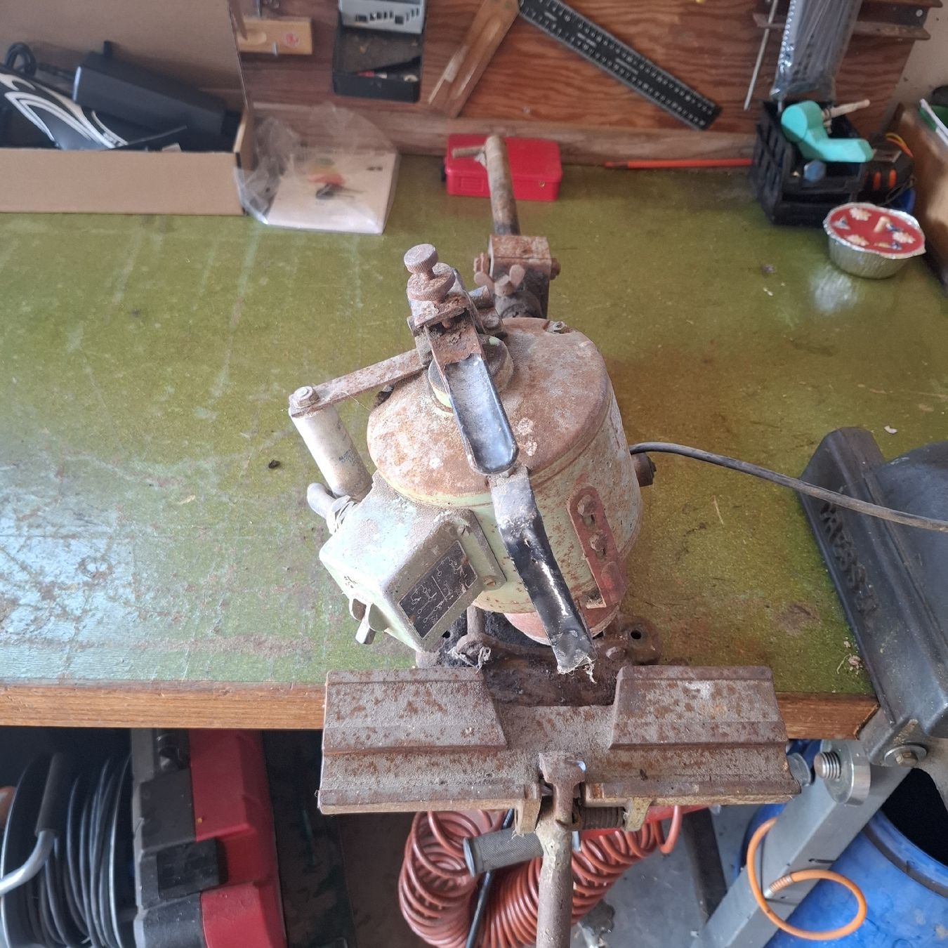 Schleifen & Polieren: Schleifmaschine mit Motor  – Gebraucht aus Beromünster von mat_qtl6 1