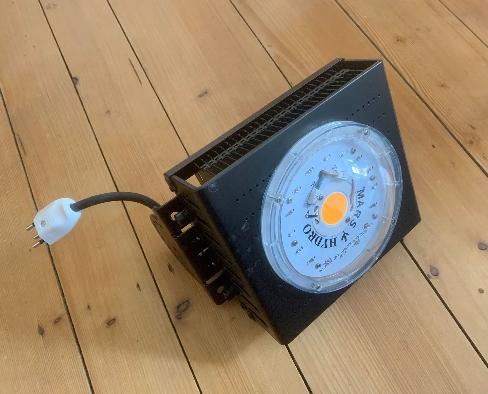 Lampen: LED Pflanzenlicht, Growlight – Gebraucht aus Solothurn von Looleck
