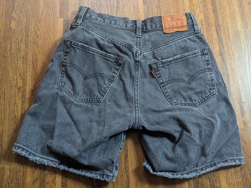 Levi's Jeans: Levi's Shorts, 100% Baumwolle, washed black, W25 – Usato da Zürich venduto da DebsBre