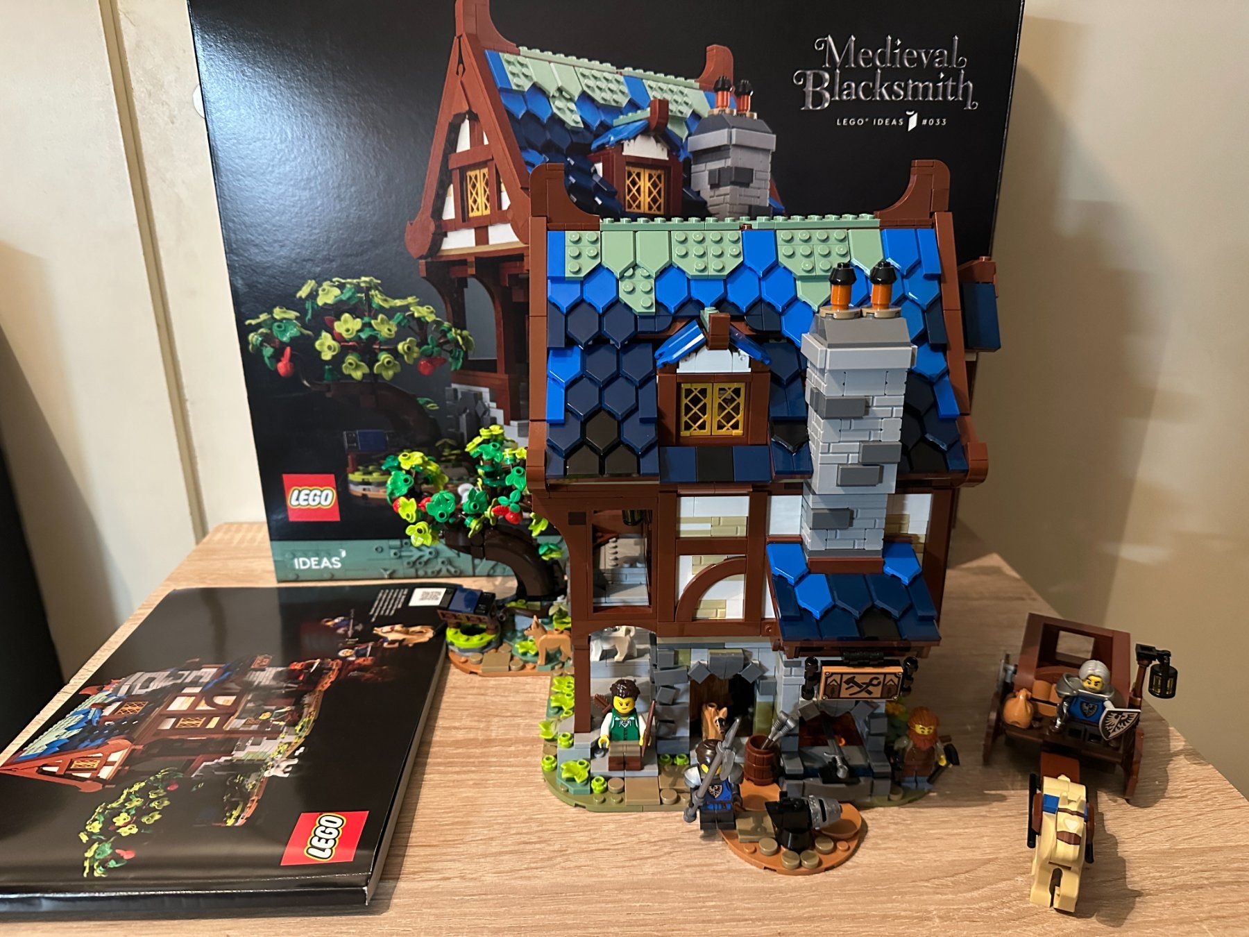 Lego Baukästen: LEGO 21325 Medieval Blacksmith – Gebraucht aus Basel von Don-Angel