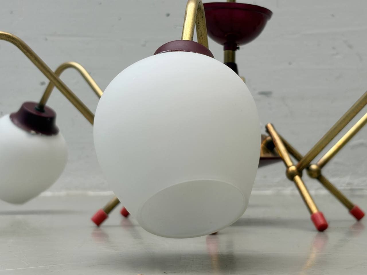 Lampadari & plafoniere: Sputnik Deckenleuchte mit Messinggestell und Opalglas, 50er – Usato da Zürich venduto da LeMoege 2
