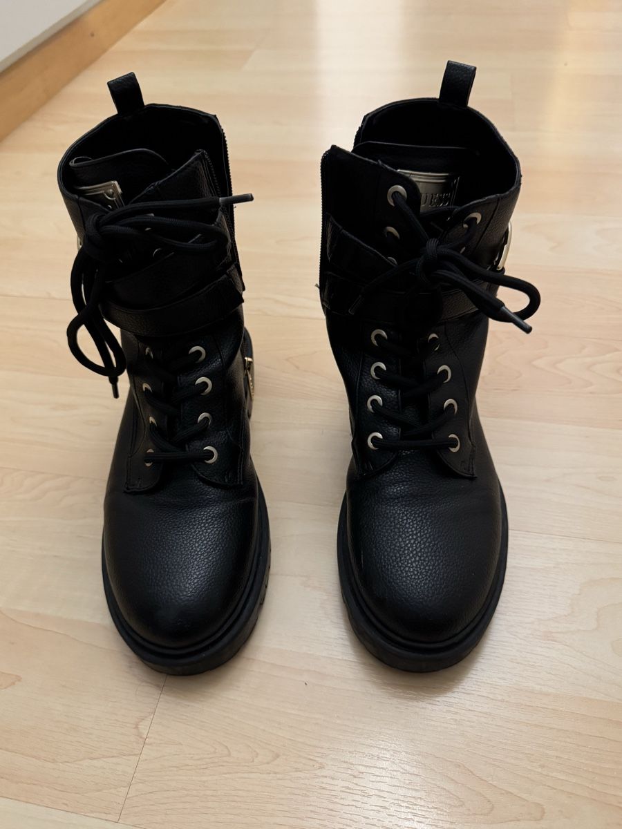 Guess Scarpe da donna: Guess Schnürstiefelette - black 38 – Usato da Rotkreuz venduto da luxurybe 2