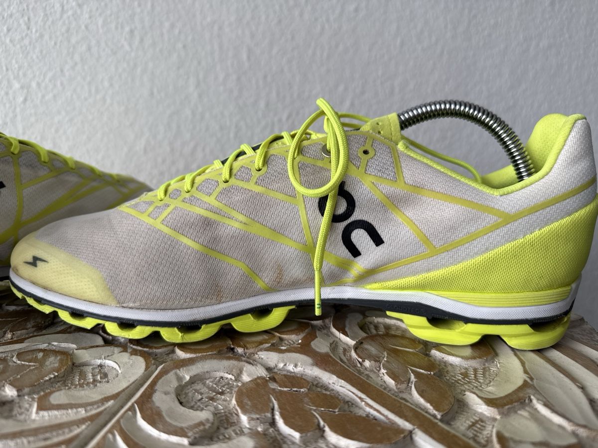 On Herrenschuhe: On Laufschuhe Cloudflash weiss/gelb Grösse 44  – Gebraucht aus Zürich von sha_vw65 4