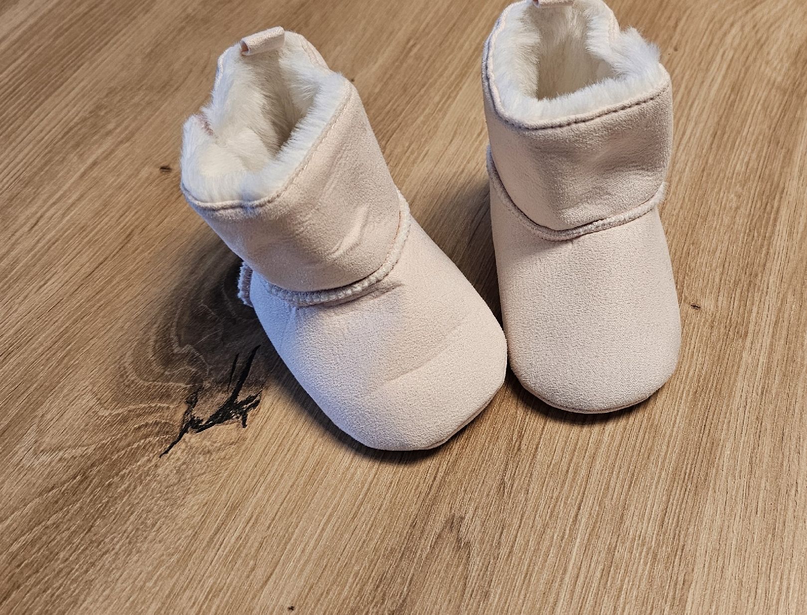 Scarpe per ragazzi: Babyschuhe Winter Grösse 0-6 Monate – Usato da Bellach venduto da CoR_M