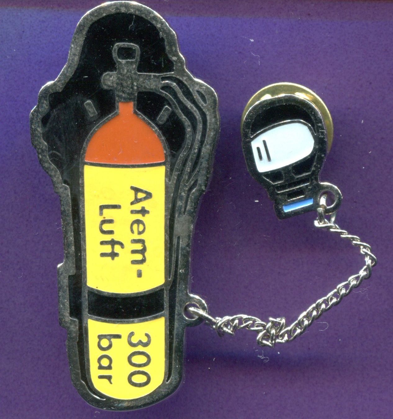 Plaketten & Abzeichen: 2 Pins  Atem-Luft  300 bar – Gebraucht aus Winterthur von Sammleroase