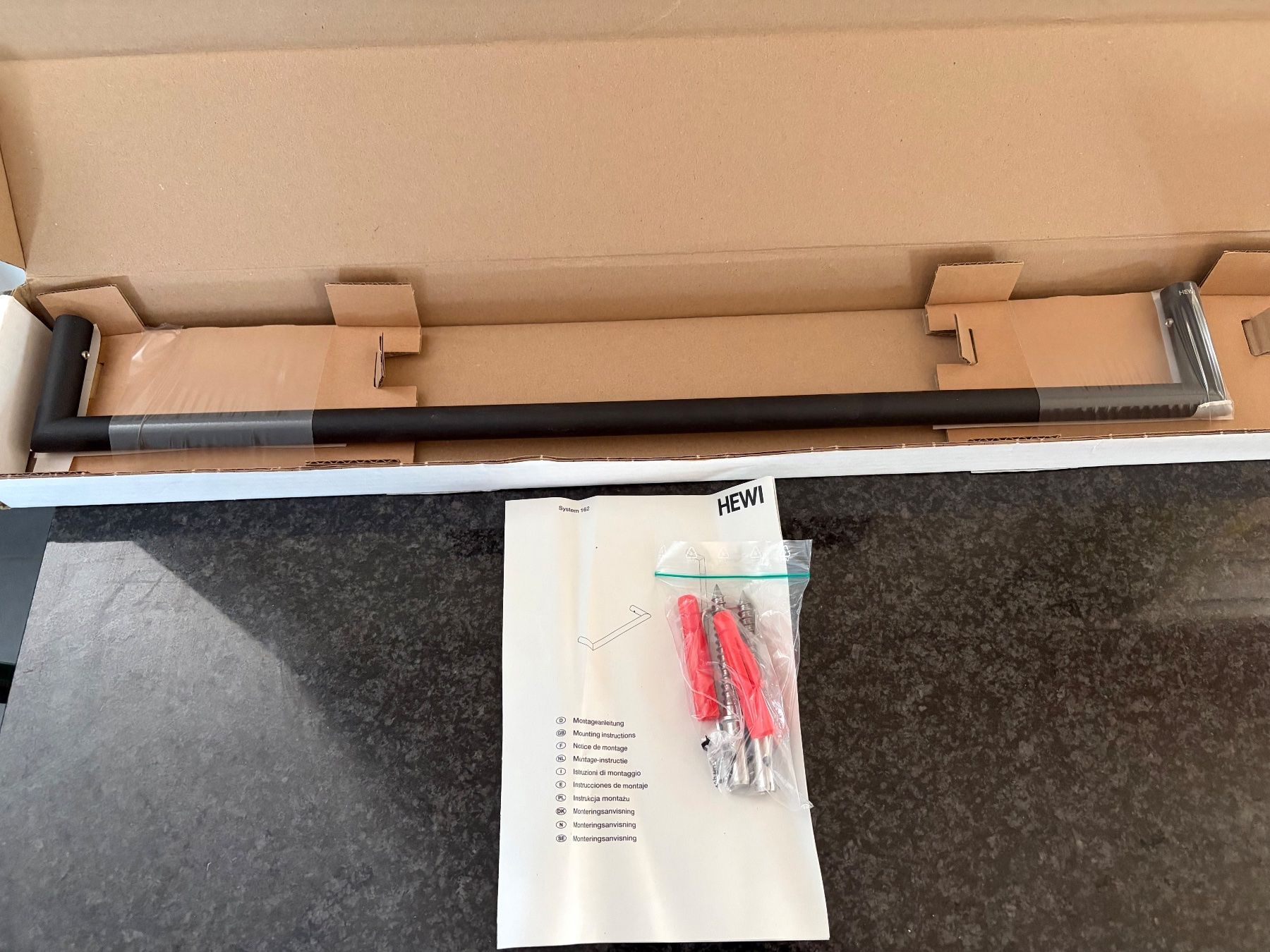 Portasciugamani: Badetuchstange HEWI, schwarz, 60 cm – Nuovo e nell'imballaggio originale da Winterthur venduto da efant12