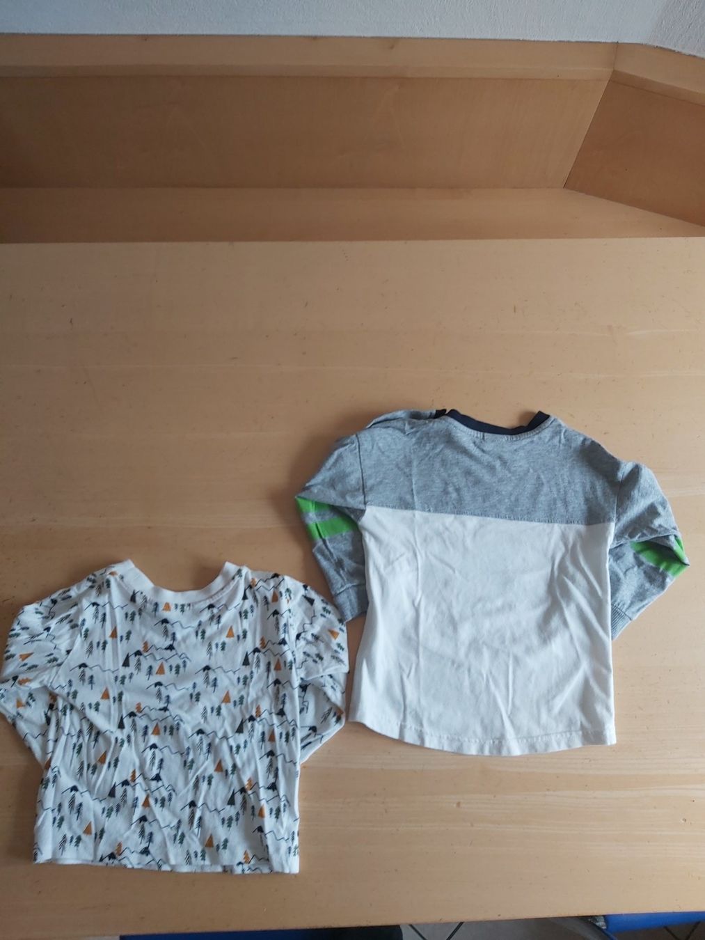 Lotti & Set di vestiti: Pullover Junge Gr.86 – Usato da Disentis/Mustér venduto da epa_862v 1