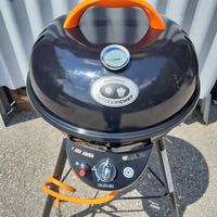 Gasgrill ohne Gasflasche in gutem sauberen zust. Rost 38 cm