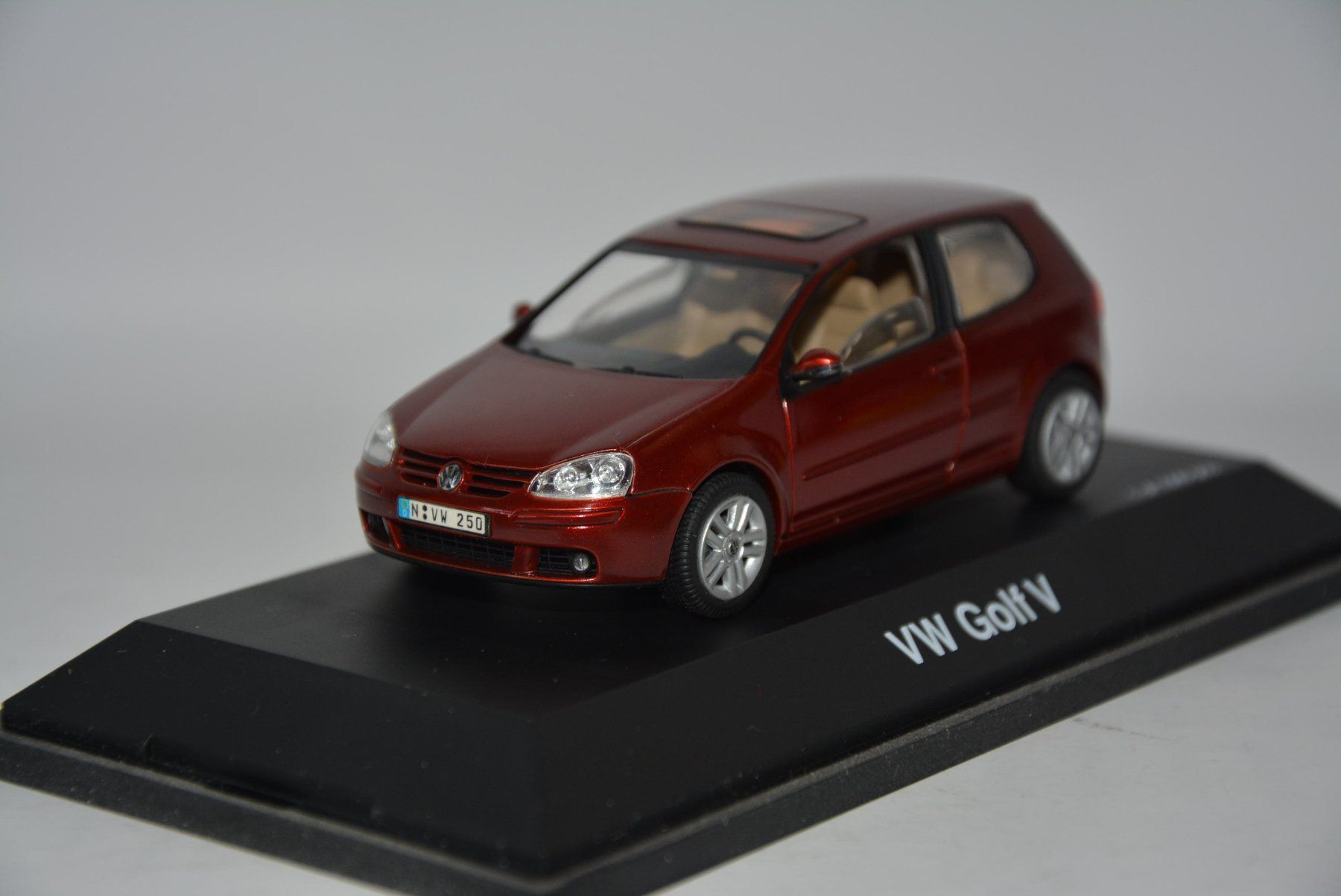 Volkswagen Modellini d'auto: VW Golf V , Schuco , 1:43 – Nuovo e nell'imballaggio originale da Goldach venduto da Feivel9 2