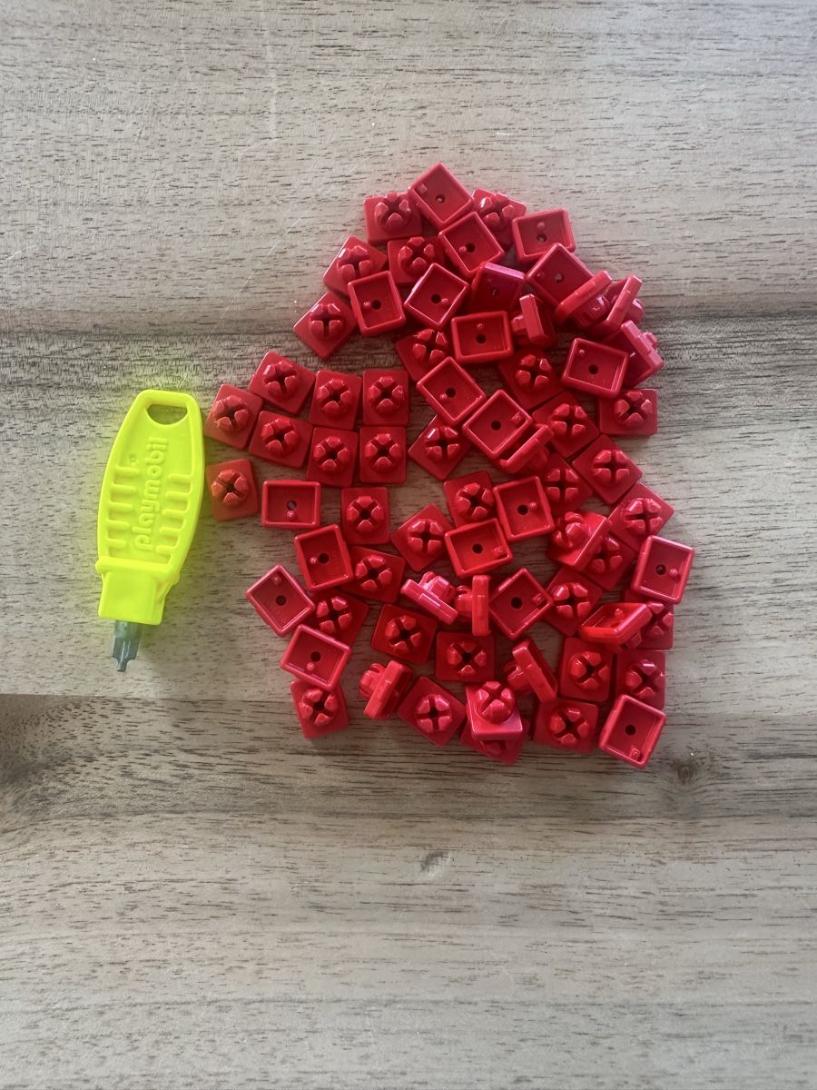 Playmobil Giocattoli: Playmobil: 69 rote Verbinder + Schüssel – Usato da St. Gallen venduto da Kirchli9000