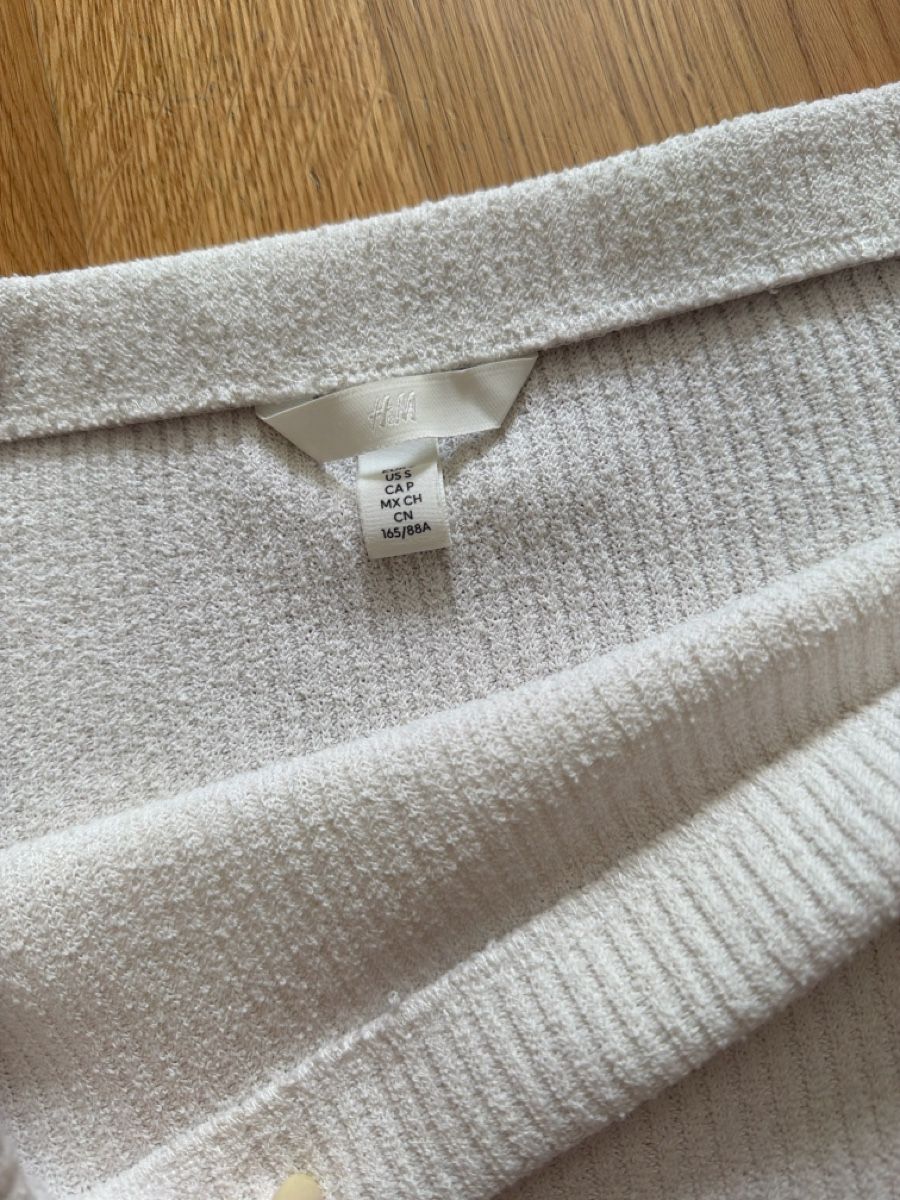 H&M Tops: T-Shirt blanc H&M – D'occasion à Le Locle par Mayd_h 1