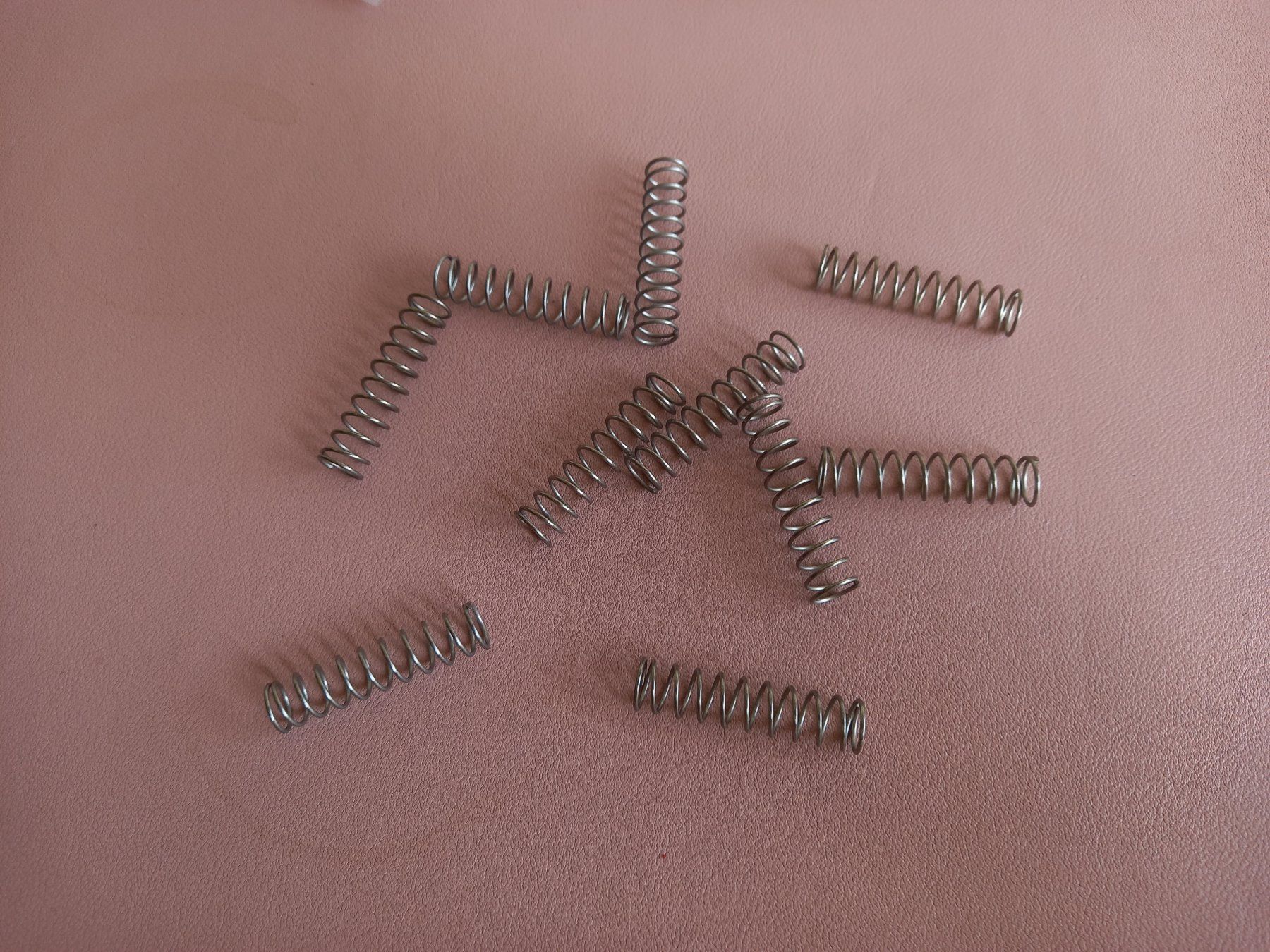 Eisenwaren: 100x Kompressionsfeder Edelstahl 8x40mm - Ressort en inox – Neu (gemäss Beschreibung) aus Bussigny von NATURALO