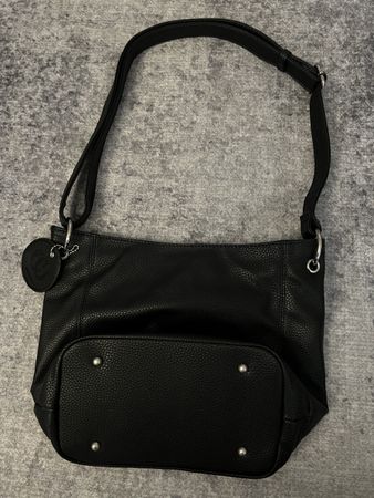 Geräumige Schultertasche schwarz Kunstleder