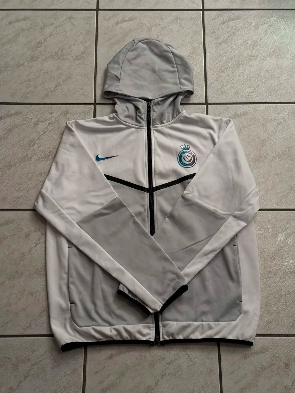 Nike Lotti di vestiti: CR7 Al Nassr Nike Tech Trainingsanzug – Nuovo (secondo la descrizione) da Mellingen venduto da simon8807