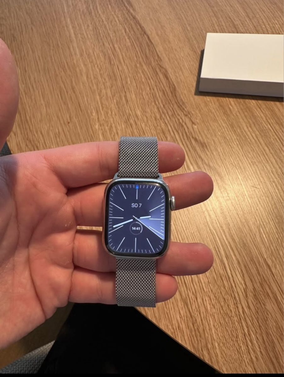 Apple Smartwatch: Apple Watch Series 8 41mm Silver Titan GPS + CEL – D'occasion à St. Gallen par F_s 1