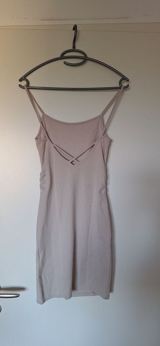 Bershka Vestiti: Bershka, robe mini à bretelle – Nuovo e nell'imballaggio originale da Lussery-Villars venduto da pousinete02 1