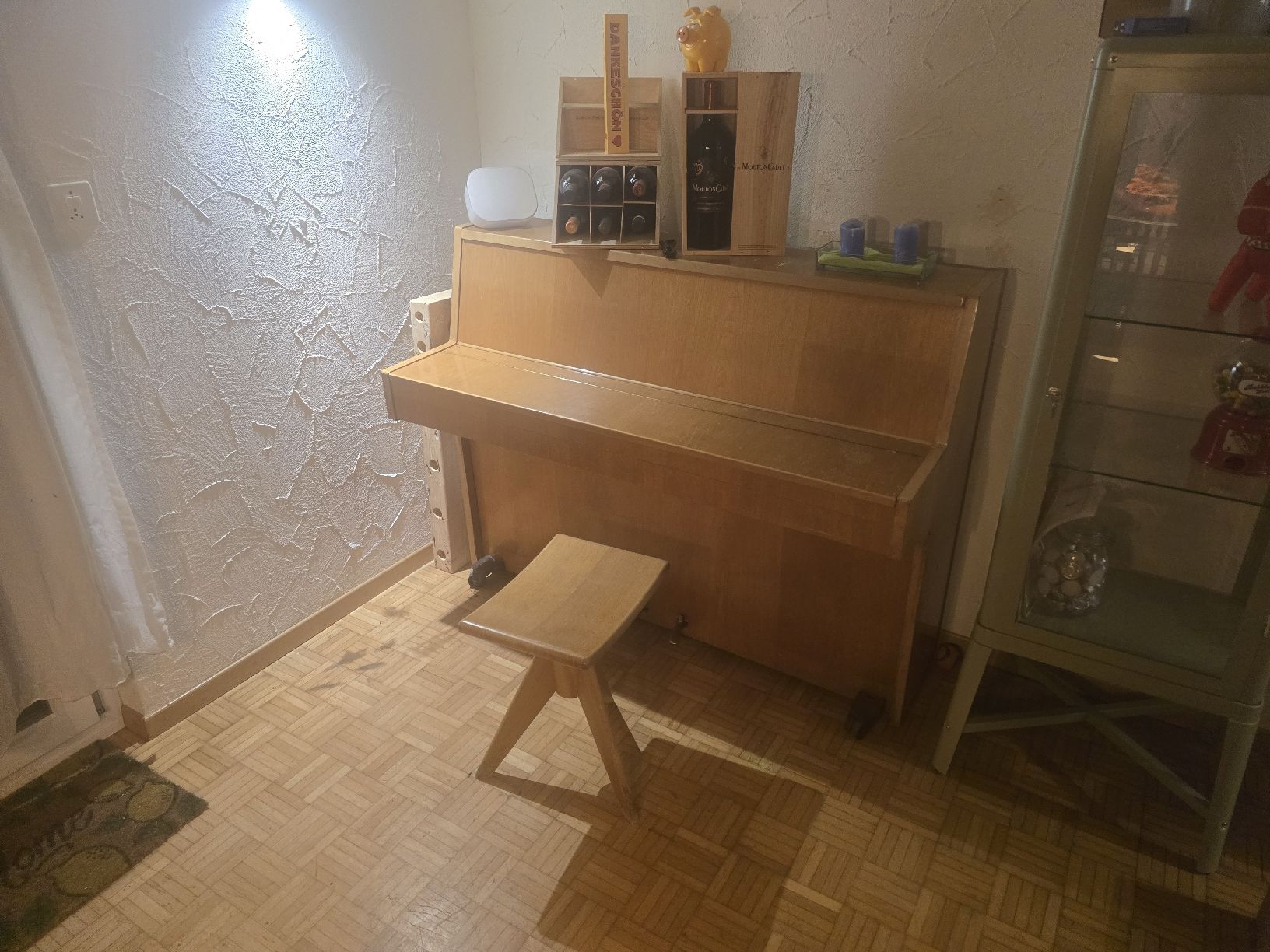 Strumenti musicali: Klaviatur Klavier mit Hocker, helles Holz – Usato da Niederbüren venduto da FatziFatz