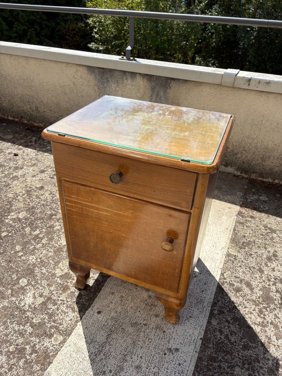 Nachttische: Antik / Vintage Nachttisch mit Glasabdeckung & Schublade – Gebraucht aus Ins von ab_80 5