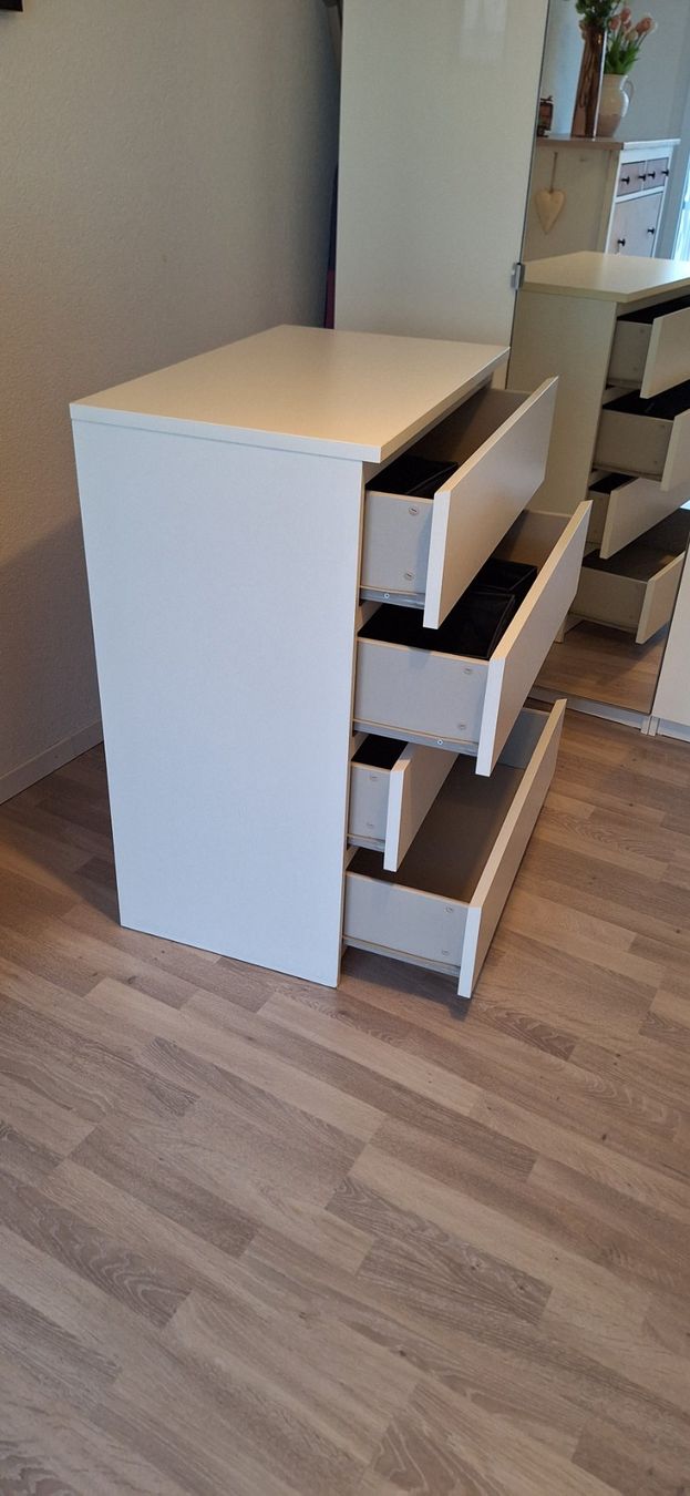 Ikea Cassettiere: Kommode weiss mit 4 Schubladen Ikea MALM – Usato da Lufingen venduto da Googol 1