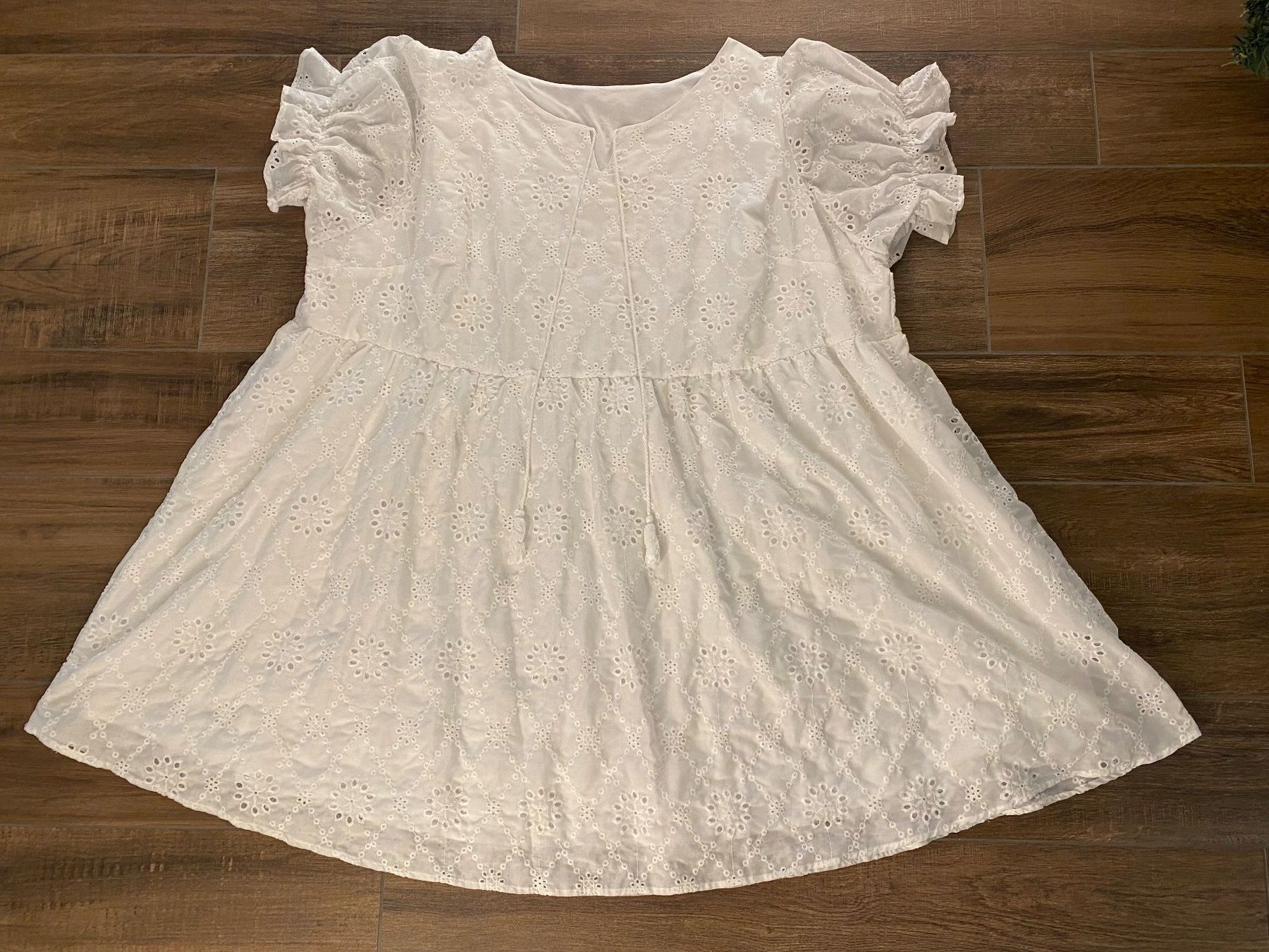 Shein Vestiti: Kleid mit Lochmuster weiss Gr. 56 / 58 / 60 – Usato da Pratteln venduto da a23_j2gs 2