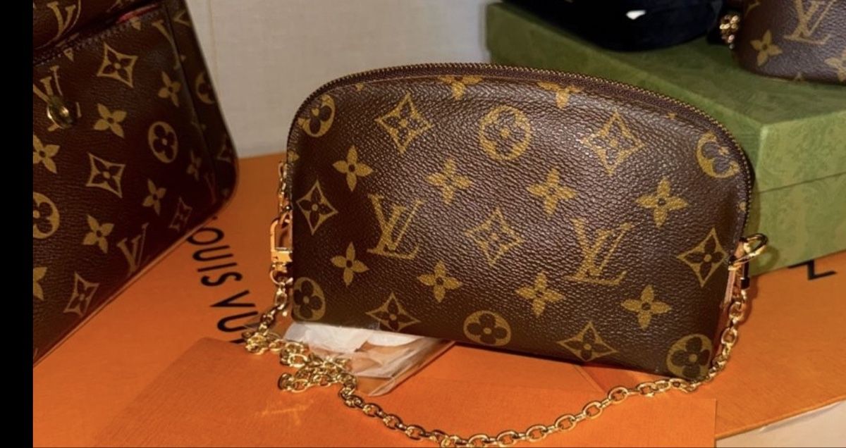 Louis Vuitton Astucci : Louis Vuitton – Usato da Spreitenbach venduto da jes_tq8b