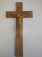 Jesus Kreuz geschnitzt