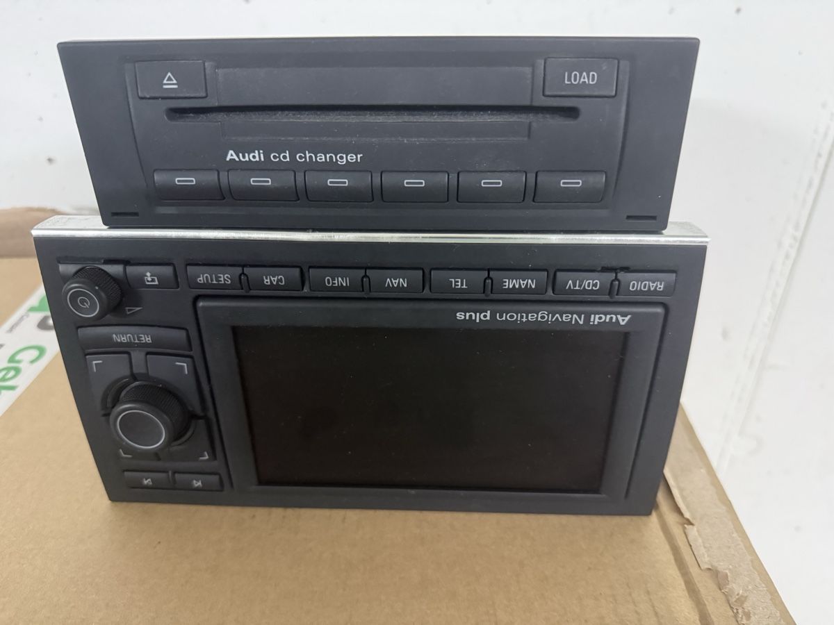 Radios: Audi RNS-E Navigation System mit CD-Wechsler und Zubehoer – Gebraucht aus Niederlenz von Lusado