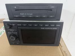 Audi RNS-E Navigation System mit CD-Wechsler und Zubehoer
