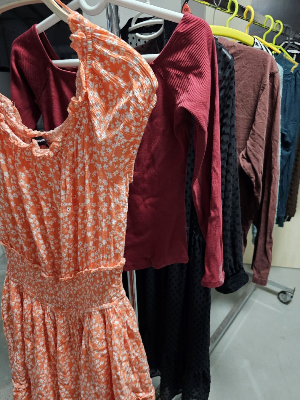 Lots de vêtements: Kleiderpaket gr L ca150 stück – D'occasion à Grabs par Sunnewis-2 7