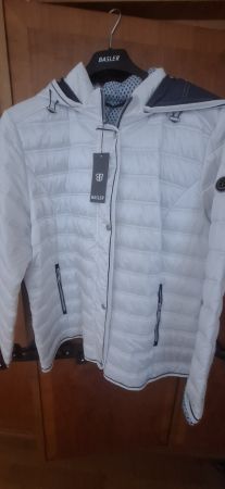 Steppjacke Basler weiss mit Kapuze