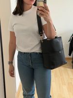 Schwarze Schultertasche