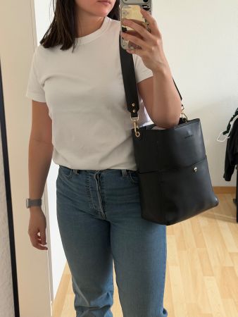 Schwarze Schultertasche