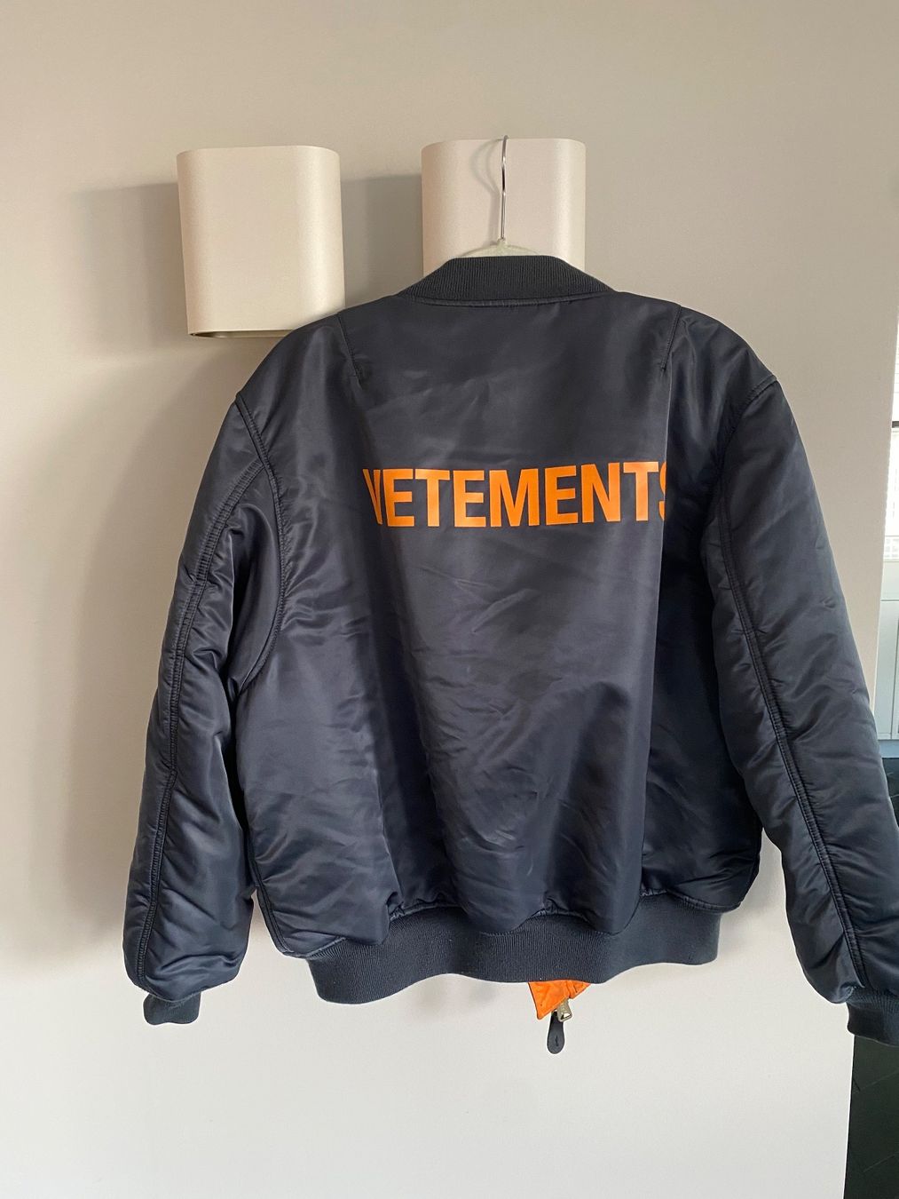 Giacche: Vetements x Alpha Industries Bomberjacke – Usato da Dielsdorf venduto da Anthony111 1