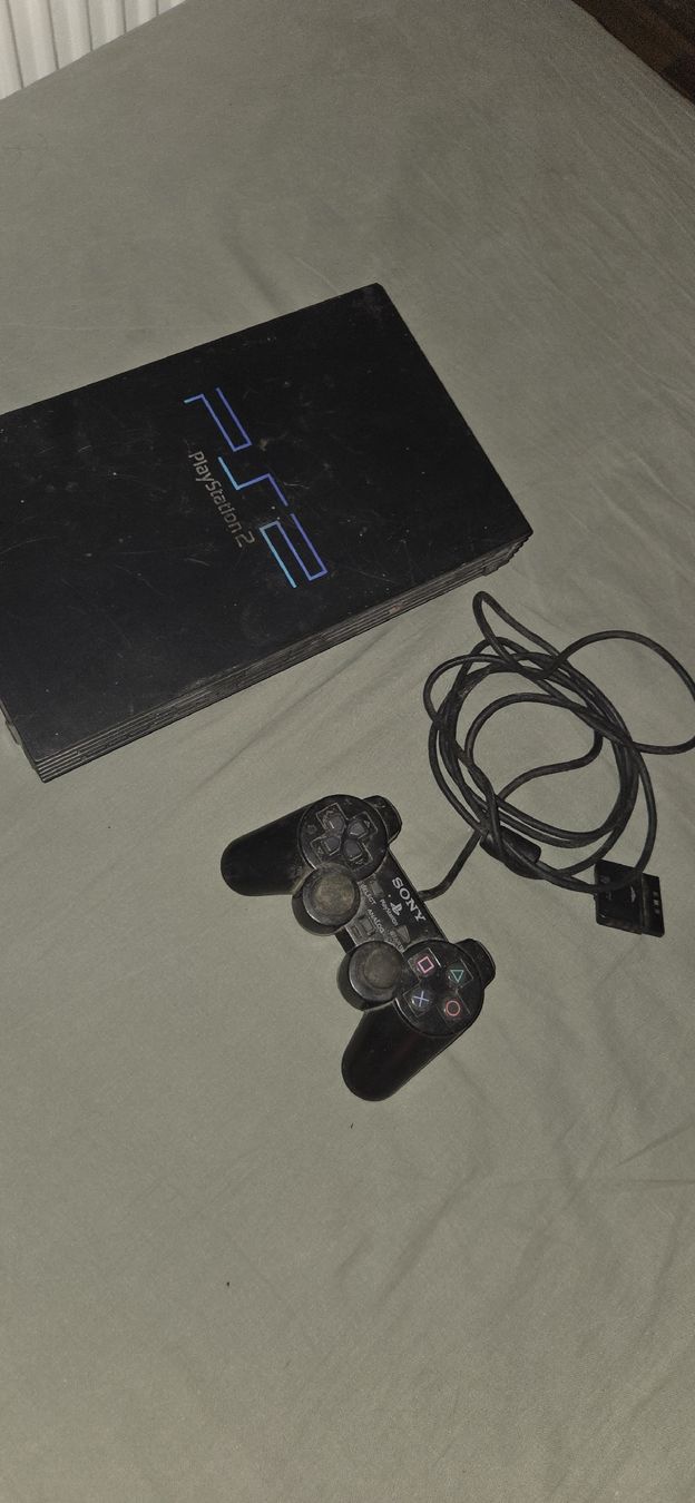 Sony Console: Sony PlayStation 2 Konsole mit Controller schwarz gebraucht – Usato da Remigen venduto da gia_r6nx