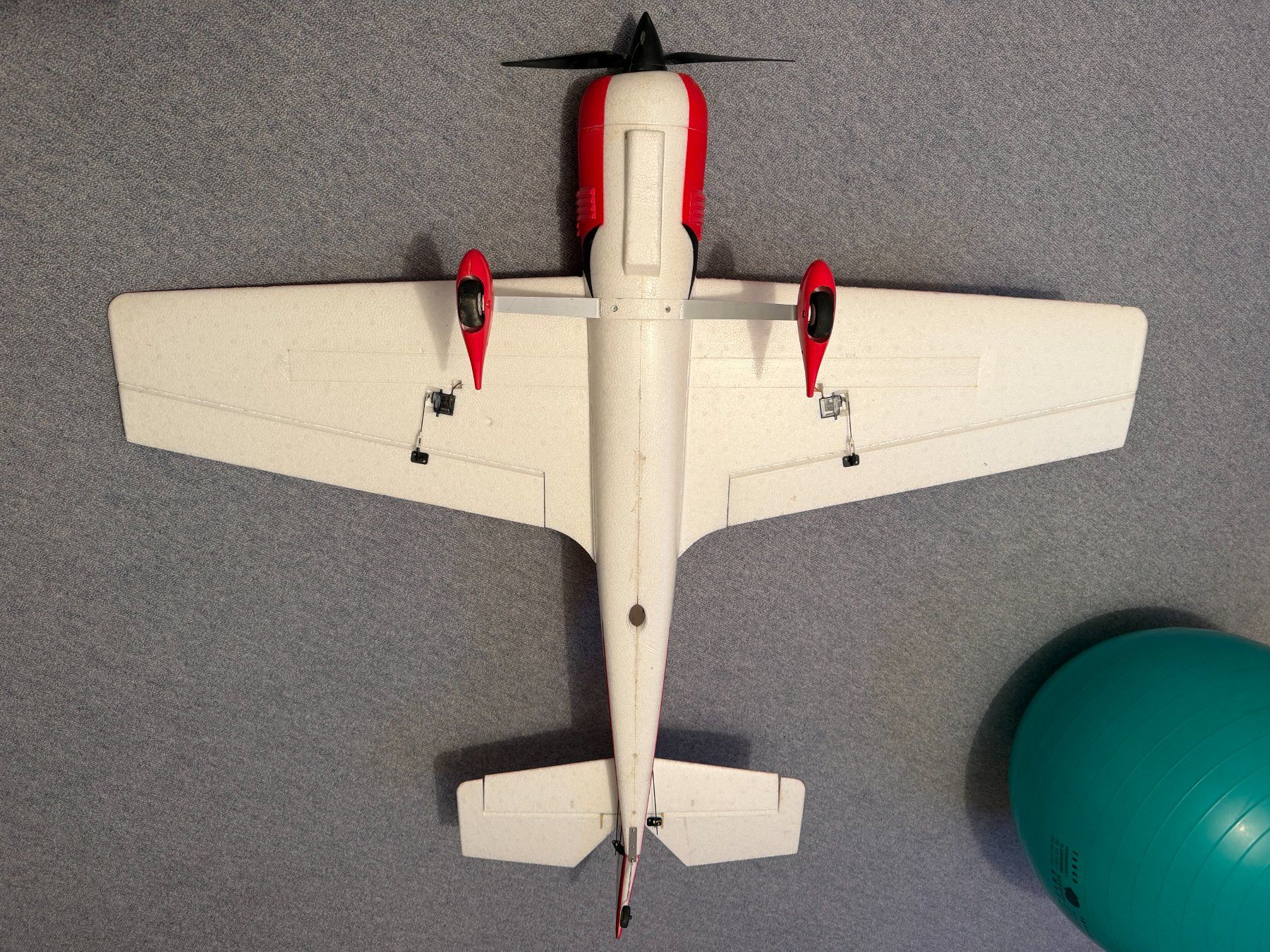 RC Modellbau: Dynam SU-26M EPO 1200mm rot/weiss – Gebraucht aus Laax GR von il_8klkd 3